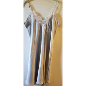 Valerie Stevens M Floral Applique Women's Short Nightgown Light Gray Romantic